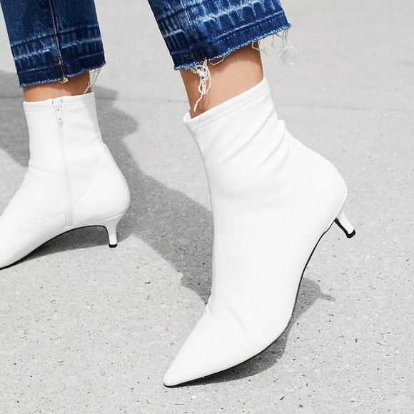 Free People Marilyn White Kitten Y2K Stretch Ankle Bootie Pointed Toe Retro 8.5 - Picture 1 of 16